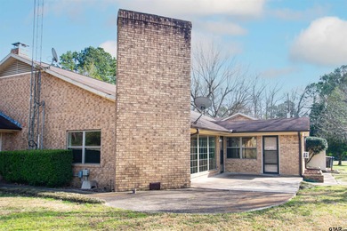Lakefront classic! Brick ranch style home is ready for on Holly Lake Ranch Golf Club in Texas - for sale on GolfHomes.com, golf home, golf lot