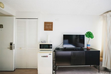 Legal Vacation Rental - This updated 1-bedroom, 2-bath condo on Ala Wai Golf Course in Hawaii - for sale on GolfHomes.com, golf home, golf lot