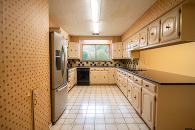 Lakefront classic! Brick ranch style home is ready for on Holly Lake Ranch Golf Club in Texas - for sale on GolfHomes.com, golf home, golf lot