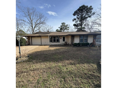 Great updated home in the lovely city of Fairfield Bay.  Greers on Indian Hills Country Club in Arkansas - for sale on GolfHomes.com, golf home, golf lot