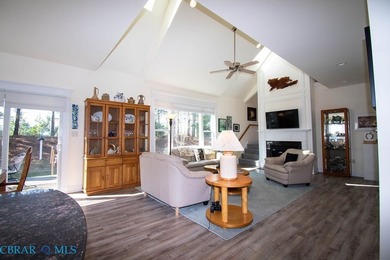 Welcome to a special Hills Quarter home. The home offers great on King Carter Golf Course in Virginia - for sale on GolfHomes.com, golf home, golf lot