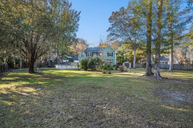 Stunning Shadowmoss Home with Golf Course Views! This spacious 2 on Shadowmoss Plantation Golf Club in South Carolina - for sale on GolfHomes.com, golf home, golf lot