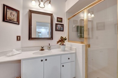 Second floor unit that sparkles when you walk in the door! Two on Aberdeen Golf and Country Club in Florida - for sale on GolfHomes.com, golf home, golf lot