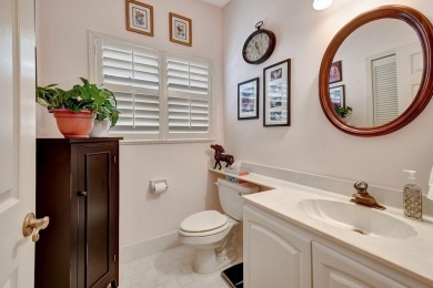 Second floor unit that sparkles when you walk in the door! Two on Aberdeen Golf and Country Club in Florida - for sale on GolfHomes.com, golf home, golf lot