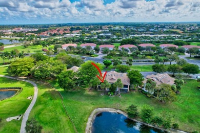 Second floor unit that sparkles when you walk in the door! Two on Aberdeen Golf and Country Club in Florida - for sale on GolfHomes.com, golf home, golf lot