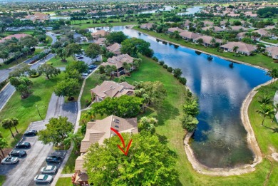 Second floor unit that sparkles when you walk in the door! Two on Aberdeen Golf and Country Club in Florida - for sale on GolfHomes.com, golf home, golf lot