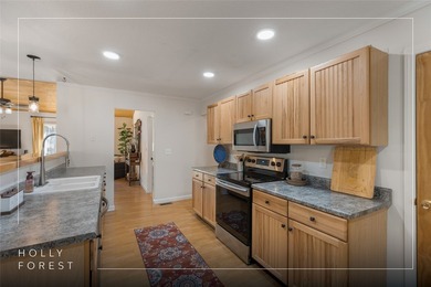 Experience the ease of relaxed mountain living in this inviting on Sapphire National Golf Club in North Carolina - for sale on GolfHomes.com, golf home, golf lot