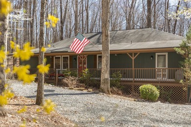 Experience the ease of relaxed mountain living in this inviting on Sapphire National Golf Club in North Carolina - for sale on GolfHomes.com, golf home, golf lot