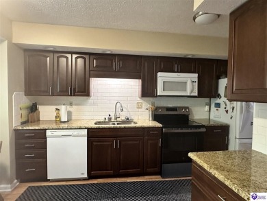 This very well-maintained, and tastefully redone condo is on Doe Valley Country Club in Kentucky - for sale on GolfHomes.com, golf home, golf lot