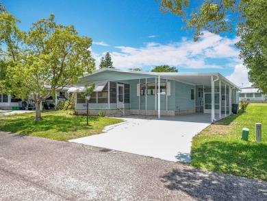 (ver mas abajo en espanol) Welcome to affordable 55+ living at on Lakes at Leesburg Golf Course in Florida - for sale on GolfHomes.com, golf home, golf lot