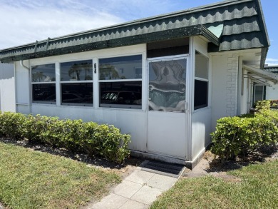 Welcome to this beautiful freshly painted 2-bedroom, 2-bath on Kings Point Golf - Executive in Florida - for sale on GolfHomes.com, golf home, golf lot
