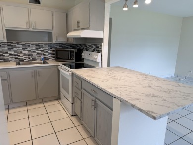 Welcome to this beautiful freshly painted 2-bedroom, 2-bath on Kings Point Golf - Executive in Florida - for sale on GolfHomes.com, golf home, golf lot