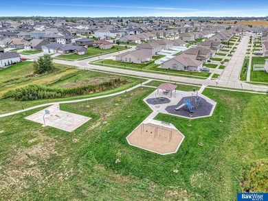Come see this beautiful 2 story townhome in NE Lincoln! This on Mahoney Golf Course in Nebraska - for sale on GolfHomes.com, golf home, golf lot