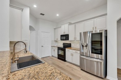 THIS HOME IS PERFECT! MOVE IN READY, LOW MAINTENANCE HOME IN A on Heritage Ranch Golf and Country Club in Texas - for sale on GolfHomes.com, golf home, golf lot