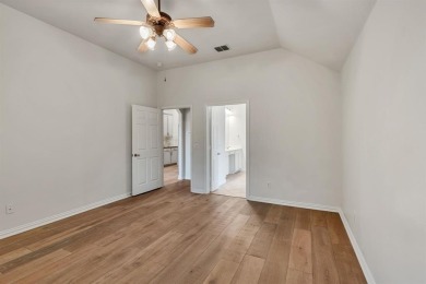 THIS HOME IS PERFECT! MOVE IN READY, LOW MAINTENANCE HOME IN A on Heritage Ranch Golf and Country Club in Texas - for sale on GolfHomes.com, golf home, golf lot