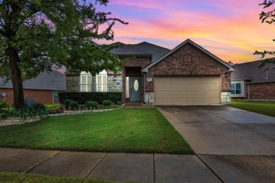 THIS HOME IS PERFECT! MOVE IN READY, LOW MAINTENANCE HOME IN A on Heritage Ranch Golf and Country Club in Texas - for sale on GolfHomes.com, golf home, golf lot