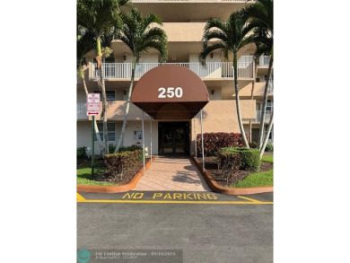 Beautiful Golf Course Condo in Exclusive Jacaranda! This move-in on Jacaranda Golf Club in Florida - for sale on GolfHomes.com, golf home, golf lot