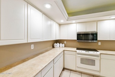 Charming 2BR, 2BA extended Shawnee model in the desirable active on Cottonwood Country Club in Arizona - for sale on GolfHomes.com, golf home, golf lot