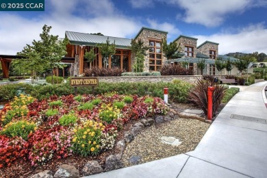 This bright and cheerful Sequoia Wrap end-unit is like a tree on Rossmoor Golf Course in California - for sale on GolfHomes.com, golf home, golf lot