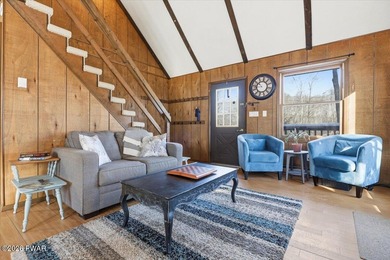 Welcome HOME to 139 Lakeview Drive W in Lake Ariel. This cozy & on The Hideout Golf in Pennsylvania - for sale on GolfHomes.com, golf home, golf lot