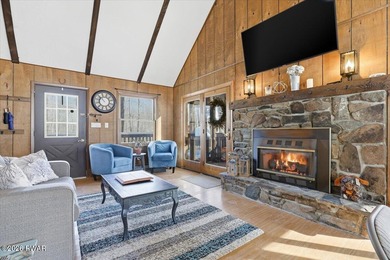 Welcome HOME to 139 Lakeview Drive W in Lake Ariel. This cozy & on The Hideout Golf in Pennsylvania - for sale on GolfHomes.com, golf home, golf lot