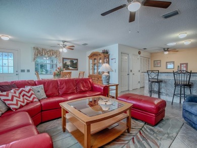 BOND PAID!  ROOF 2023! HVAC 2024!  WELL MAINTAINED COLONY PATIO on The Links of Spruce Creek in Florida - for sale on GolfHomes.com, golf home, golf lot