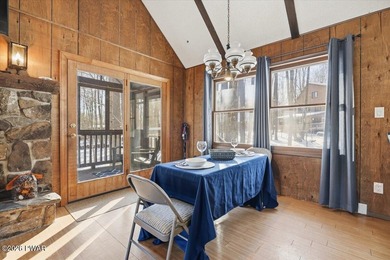 Welcome HOME to 139 Lakeview Drive W in Lake Ariel. This cozy & on The Hideout Golf in Pennsylvania - for sale on GolfHomes.com, golf home, golf lot