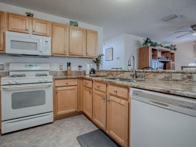BOND PAID!  ROOF 2023! HVAC 2024!  WELL MAINTAINED COLONY PATIO on The Links of Spruce Creek in Florida - for sale on GolfHomes.com, golf home, golf lot