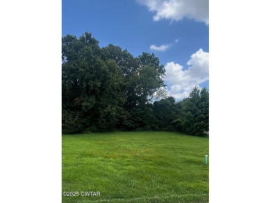 Beautiful building lot close to golf course and country club on Humboldt Golf and Country Club in Tennessee - for sale on GolfHomes.com, golf home, golf lot