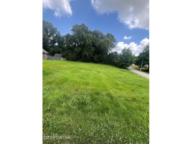 Beautiful building lot close to golf course and country club on Humboldt Golf and Country Club in Tennessee - for sale on GolfHomes.com, golf home, golf lot