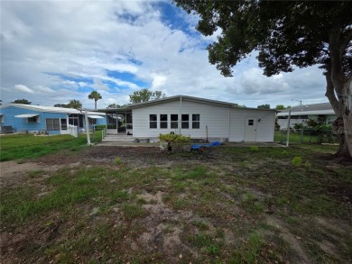 Welcome to this well-kept 2-bedroom, 2-bath home in the popular on Brookridge Country Club in Florida - for sale on GolfHomes.com, golf home, golf lot