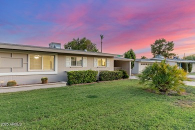 Beautifully kept 2BD/2BA 1,269 sqft golf-course home with leased on Sun City South Golf Course in Arizona - for sale on GolfHomes.com, golf home, golf lot