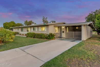 Beautifully kept 2BD/2BA 1,269 sqft golf-course home with leased on Sun City South Golf Course in Arizona - for sale on GolfHomes.com, golf home, golf lot