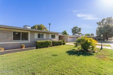 Beautifully kept 2BD/2BA 1,269 sqft golf-course home with leased on Sun City South Golf Course in Arizona - for sale on GolfHomes.com, golf home, golf lot