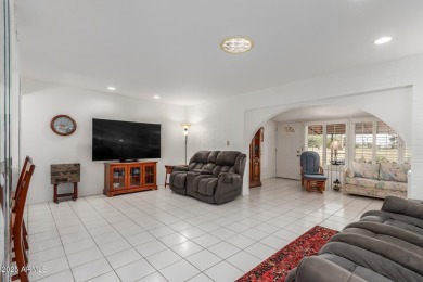 Beautifully kept 2BD/2BA 1,269 sqft golf-course home with leased on Sun City South Golf Course in Arizona - for sale on GolfHomes.com, golf home, golf lot