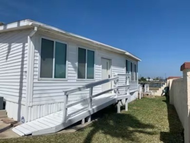 Recently remodeled & fully furnished cottage home with a deck! on Long Island Golf Course in Texas - for sale on GolfHomes.com, golf home, golf lot