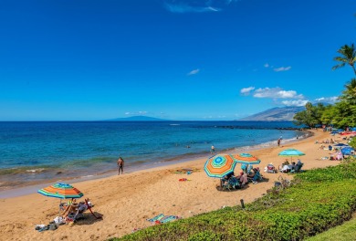 Beachfront estate on the famed Ulua Beach in Wailea with endless on Wailea Golf Club in Hawaii - for sale on GolfHomes.com, golf home, golf lot