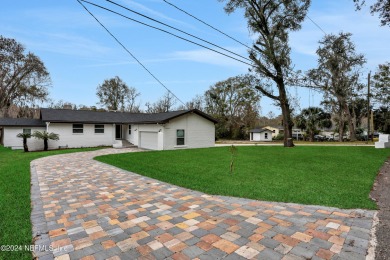 Seller offering $10,000 towards closing costs with acceptable on Hyde Park Golf Club in Florida - for sale on GolfHomes.com, golf home, golf lot