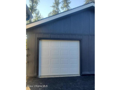 Charming 2-bedroom, 2-bath cottage nestled in a peaceful on Sandpoint Elks Golf Course in Idaho - for sale on GolfHomes.com, golf home, golf lot