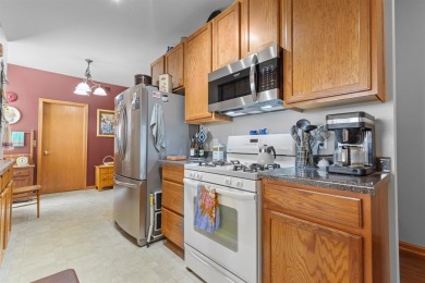 Opportunity awaits at 437 Prairie Knoll! This spacious condo is on Timber Pointe Golf Club in Illinois - for sale on GolfHomes.com, golf home, golf lot