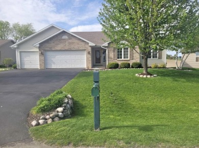 Beautiful 3 bed, 2 bath home in desired Westlake Village! This on Westlake Village in Illinois - for sale on GolfHomes.com, golf home, golf lot