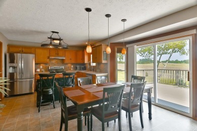 Beautiful 3 bed, 2 bath home in desired Westlake Village! This on Westlake Village in Illinois - for sale on GolfHomes.com, golf home, golf lot