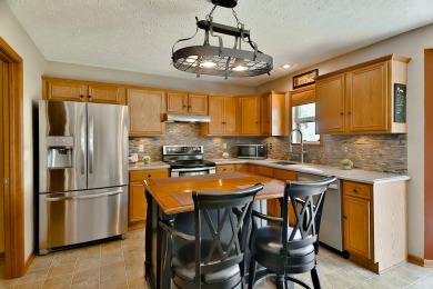 Beautiful 3 bed, 2 bath home in desired Westlake Village! This on Westlake Village in Illinois - for sale on GolfHomes.com, golf home, golf lot