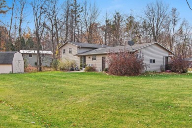 Wonderfully maintained and spacious home located just off the #6 on Royal Scot Country Club in Wisconsin - for sale on GolfHomes.com, golf home, golf lot