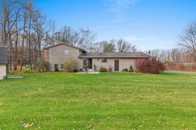 Wonderfully maintained and spacious home located just off the #6 on Royal Scot Country Club in Wisconsin - for sale on GolfHomes.com, golf home, golf lot