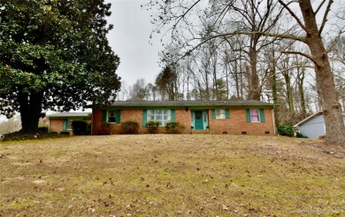 Come see this large ranch home located within the desirable on Royster Memorial Golf Course in North Carolina - for sale on GolfHomes.com, golf home, golf lot