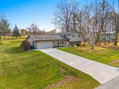 Wonderfully maintained and spacious home located just off the #6 on Royal Scot Country Club in Wisconsin - for sale on GolfHomes.com, golf home, golf lot