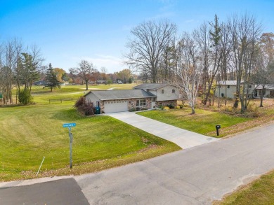 Wonderfully maintained and spacious home located just off the #6 on Royal Scot Country Club in Wisconsin - for sale on GolfHomes.com, golf home, golf lot