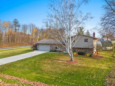 Wonderfully maintained and spacious home located just off the #6 on Royal Scot Country Club in Wisconsin - for sale on GolfHomes.com, golf home, golf lot