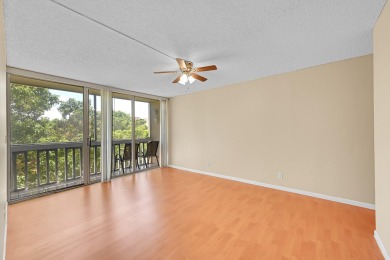 ALL AGES condo blends style & function! Spacious bedroom on Inverrary Country Club in Florida - for sale on GolfHomes.com, golf home, golf lot